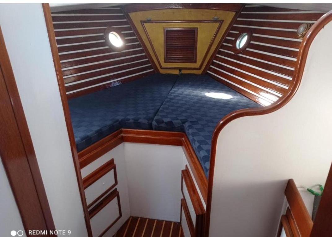Vintage And Cozy Sailing Boat In Botel *