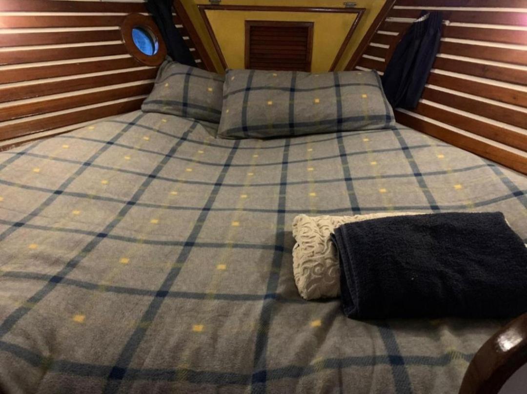 Vintage And Cozy Sailing Boat In Botel Barcelona