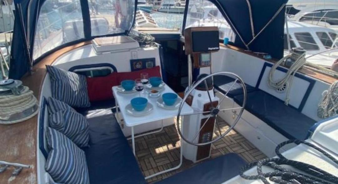 Botel Vintage And Cozy Sailing Boat In *