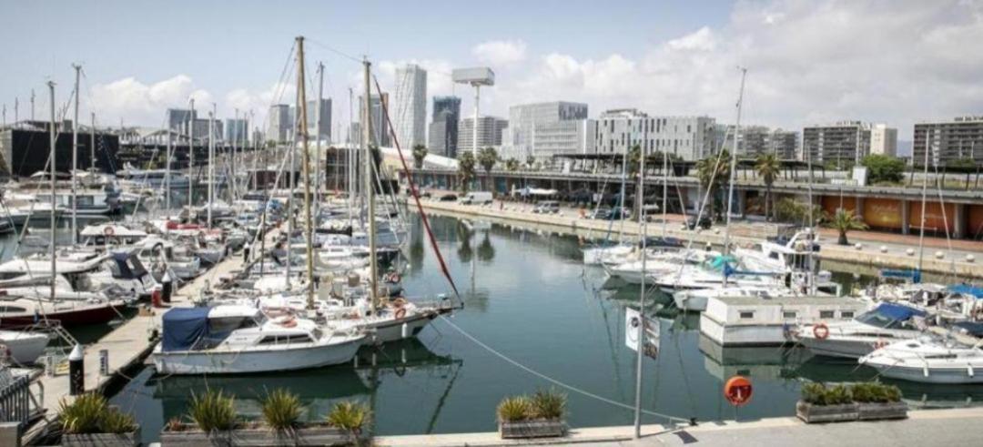 Botel Vintage And Cozy Sailing Boat In Barcelona